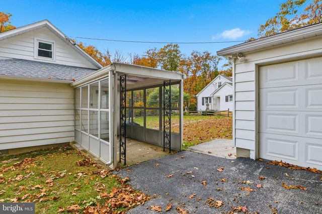 5566 BLUE HILL RD, Glenville, PA 17329