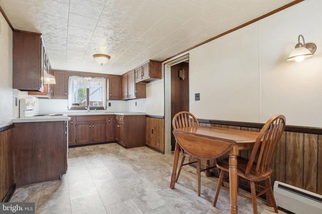 5566 BLUE HILL RD, Glenville, PA 17329