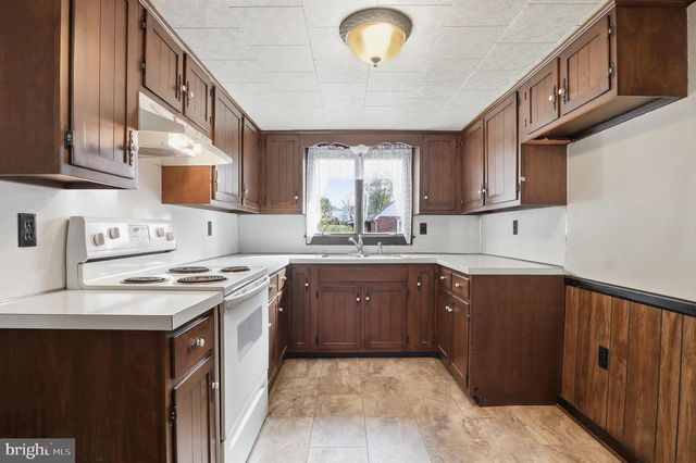 5566 BLUE HILL RD, Glenville, PA 17329