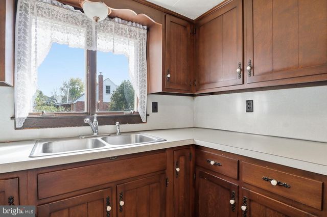 5566 BLUE HILL RD, Glenville, PA 17329