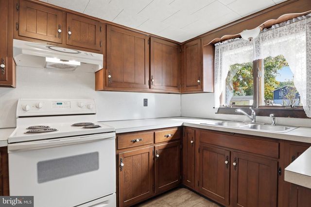 5566 BLUE HILL RD, Glenville, PA 17329