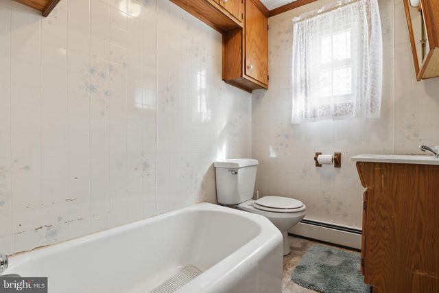 5566 BLUE HILL RD, Glenville, PA 17329