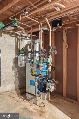 5566 BLUE HILL RD, Glenville, PA 17329