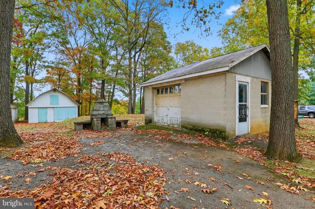 5566 BLUE HILL RD, Glenville, PA 17329