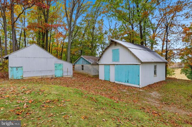 5566 BLUE HILL RD, Glenville, PA 17329