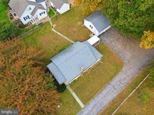 5566 BLUE HILL RD, Glenville, PA 17329