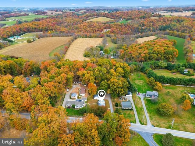 5566 BLUE HILL RD, Glenville, PA 17329