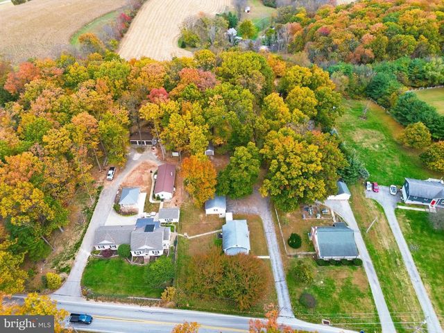 5566 BLUE HILL RD, Glenville, PA 17329