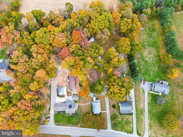 5566 BLUE HILL RD, Glenville, PA 17329