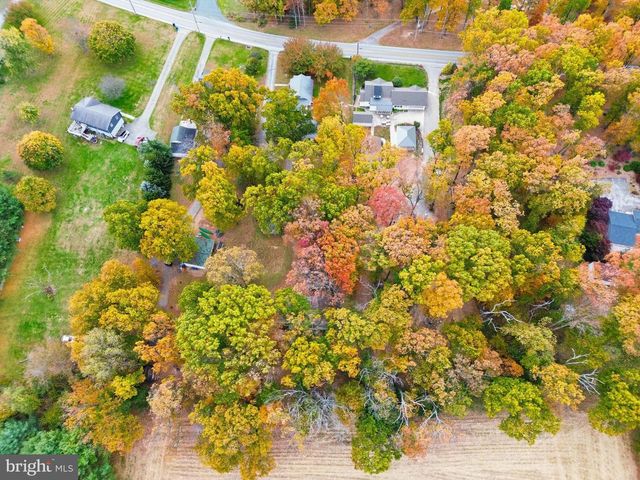 5566 BLUE HILL RD, Glenville, PA 17329