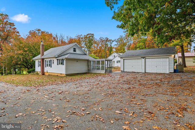 5566 BLUE HILL RD, Glenville, PA 17329