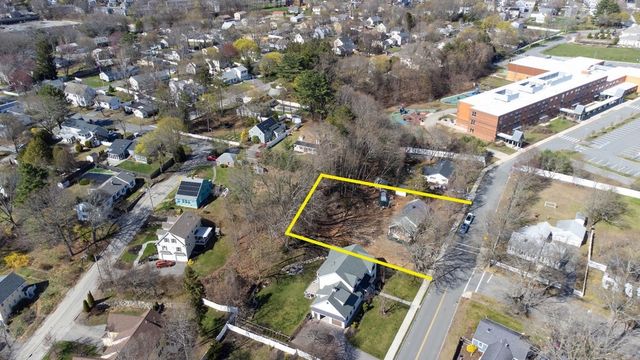 5 Murphy Ave B, Newburyport, MA 01950