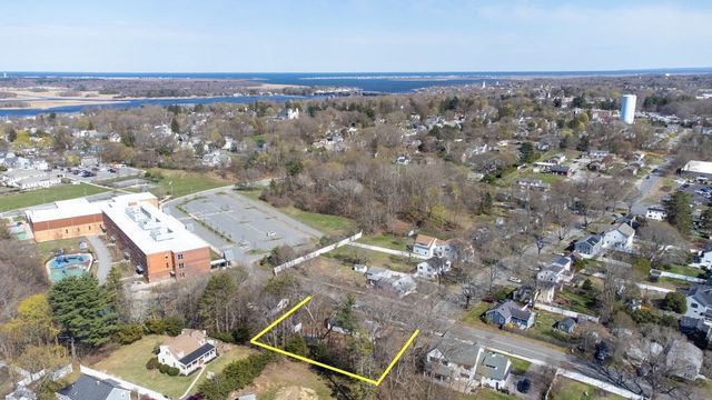 5 Murphy Ave B, Newburyport, MA 01950