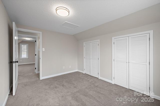 1921 Woodridge Drive, Hickory, NC 28602