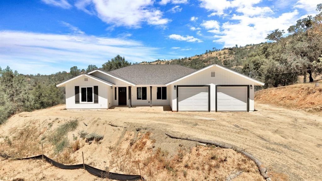 Image 1 of property listing at 43640 Ranger Circle Drive, Coarsegold, CA 93614