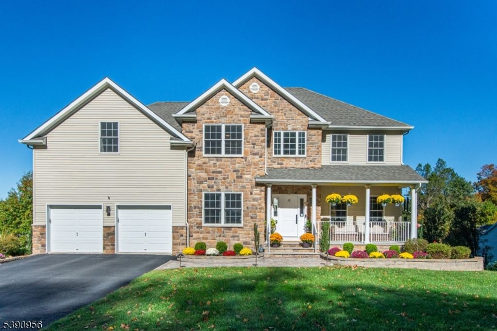 10 Salmon Ct, Mount Olive Twp., NJ 07828