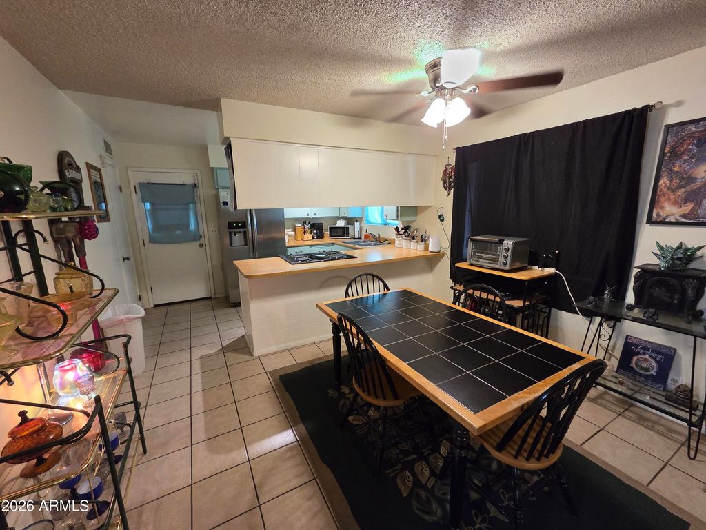 Image 10 of property listing at 1121 N WEDGEWOOD Circle, Mesa, AZ 85203