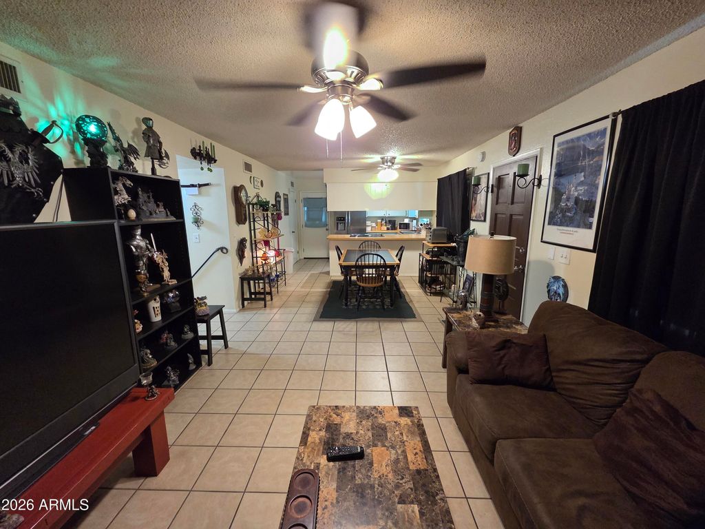 Image 12 of property listing at 1121 N WEDGEWOOD Circle, Mesa, AZ 85203