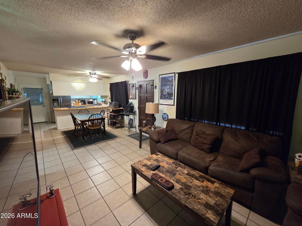 Image 13 of property listing at 1121 N WEDGEWOOD Circle, Mesa, AZ 85203