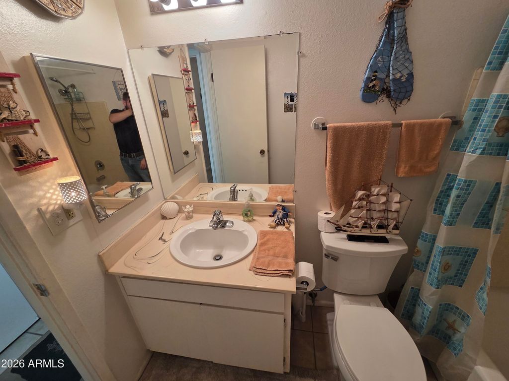 Image 16 of property listing at 1121 N WEDGEWOOD Circle, Mesa, AZ 85203