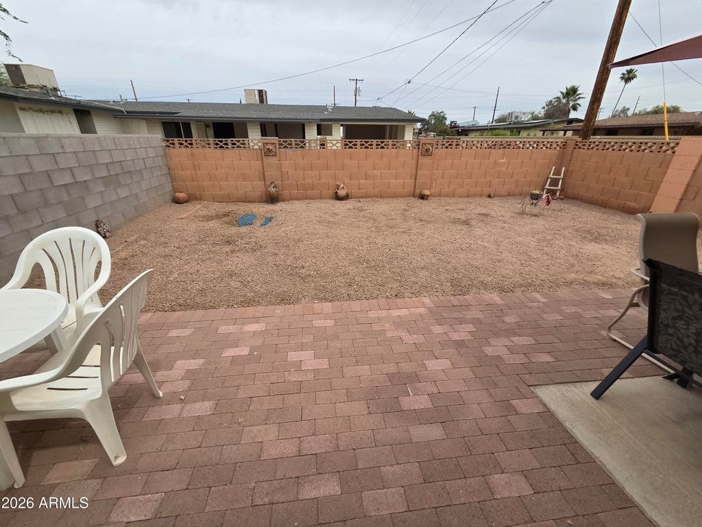 Image 4 of property listing at 1121 N WEDGEWOOD Circle, Mesa, AZ 85203