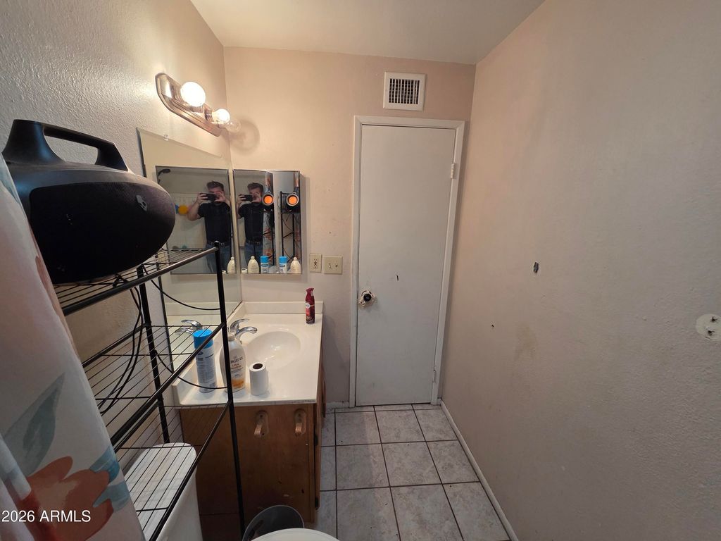 Image 42 of property listing at 1121 N WEDGEWOOD Circle, Mesa, AZ 85203