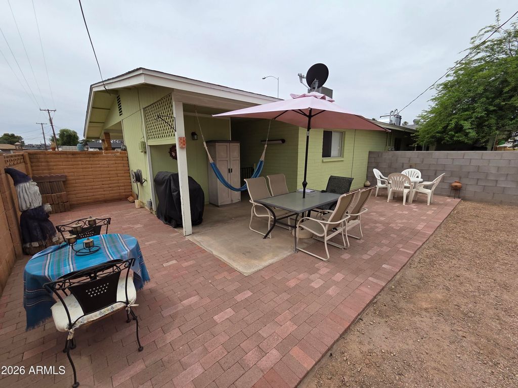 Image 5 of property listing at 1121 N WEDGEWOOD Circle, Mesa, AZ 85203