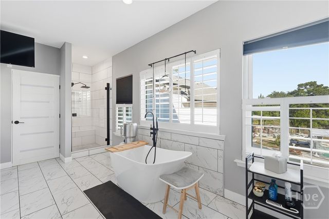 223 Lakeshore Drive, Savannah, GA 31419