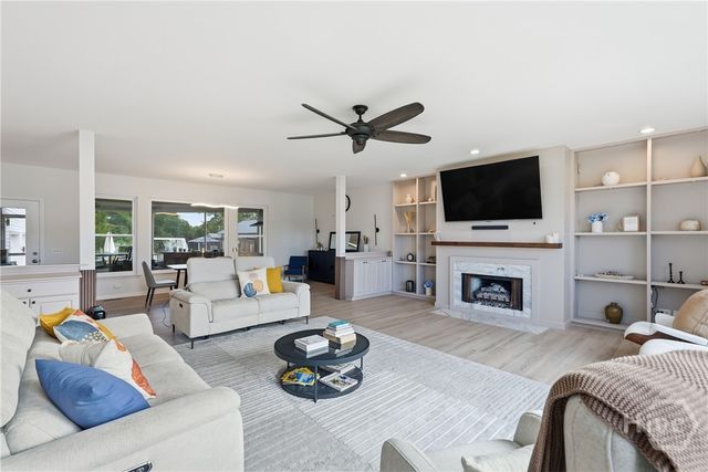 223 Lakeshore Drive, Savannah, GA 31419