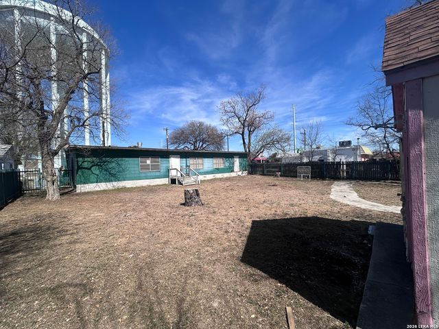 114 W Vestal Pl, San Antonio, TX 78221