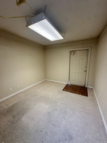 114 W Vestal Pl, San Antonio, TX 78221