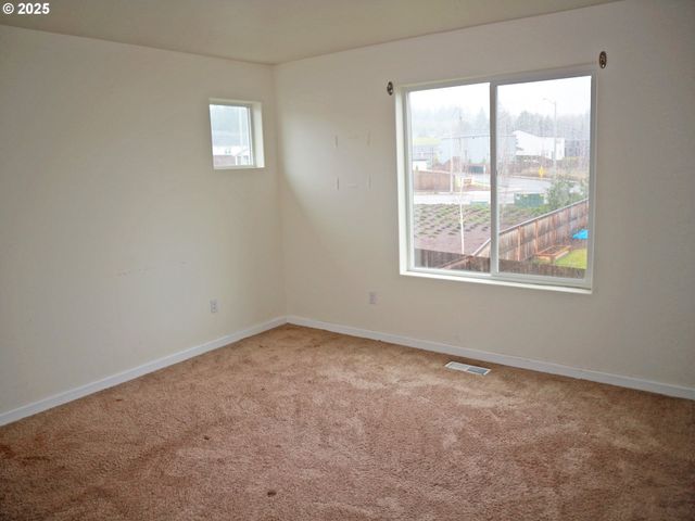 1421 W 15TH Ave, La Center, WA 98629