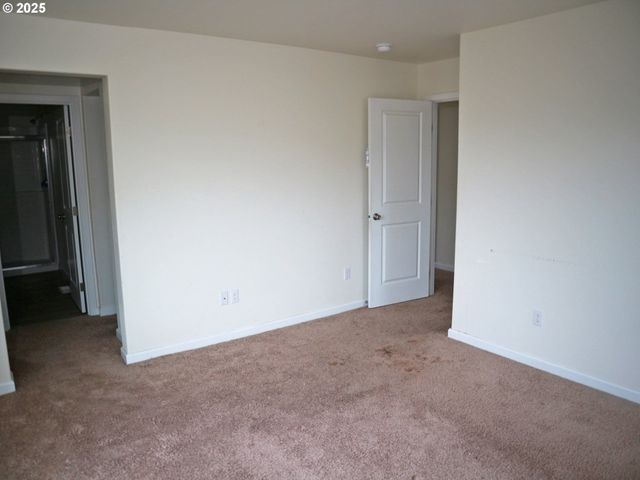 1421 W 15TH Ave, La Center, WA 98629