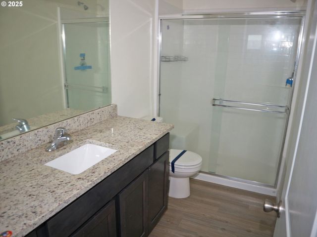 1421 W 15TH Ave, La Center, WA 98629