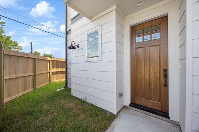 2806 Mills Street, Houston, TX 77026