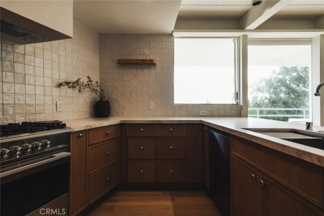 8448 Franklin, West Hollywood, CA 90069