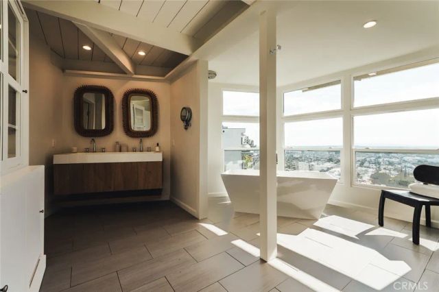 8448 Franklin, West Hollywood, CA 90069