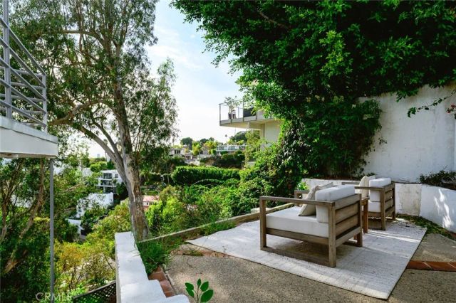 8448 Franklin, West Hollywood, CA 90069