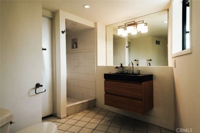 8448 Franklin, West Hollywood, CA 90069