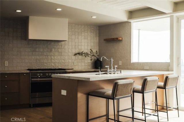 8448 Franklin, West Hollywood, CA 90069