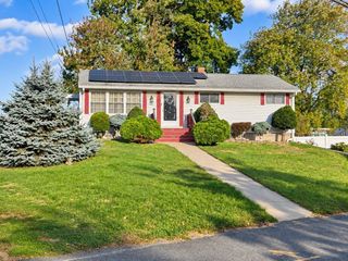 37 Paula Street, Somerset, MA 02726