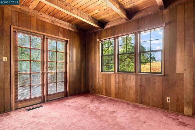 890 Holly Hill Dr, Walnut Creek, CA 94596