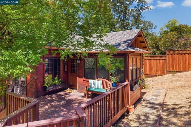890 Holly Hill Dr, Walnut Creek, CA 94596