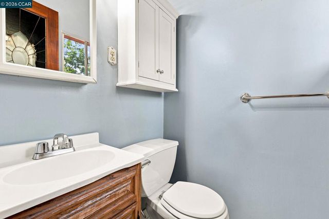 890 Holly Hill Dr, Walnut Creek, CA 94596