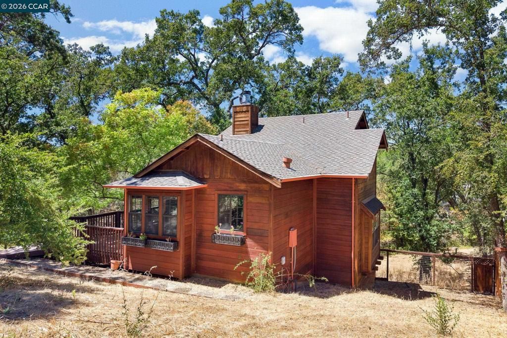 Image 1 of property listing at 890 Holly Hill Dr, Walnut Creek, CA 94596