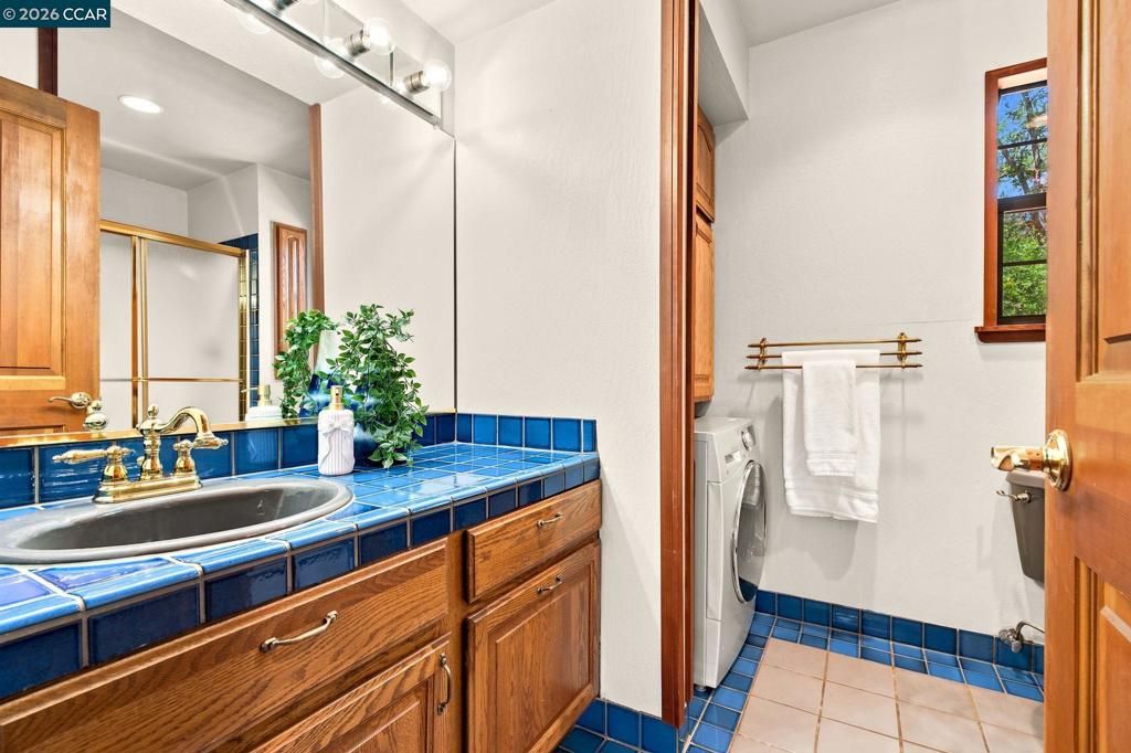 Image 11 of property listing at 890 Holly Hill Dr, Walnut Creek, CA 94596