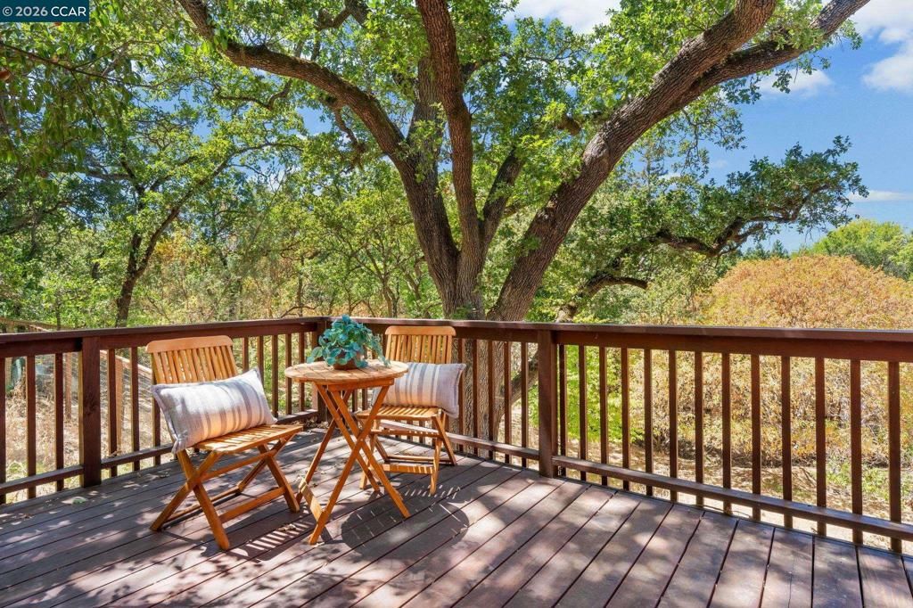 Image 14 of property listing at 890 Holly Hill Dr, Walnut Creek, CA 94596