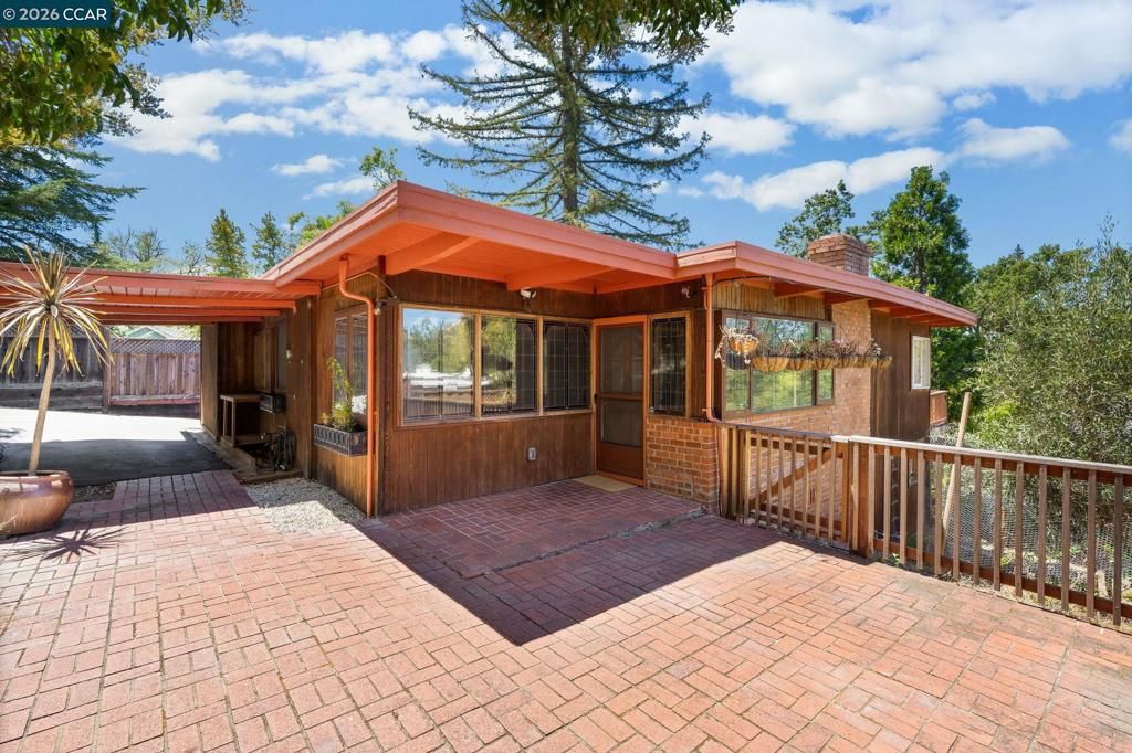 Image 15 of property listing at 890 Holly Hill Dr, Walnut Creek, CA 94596