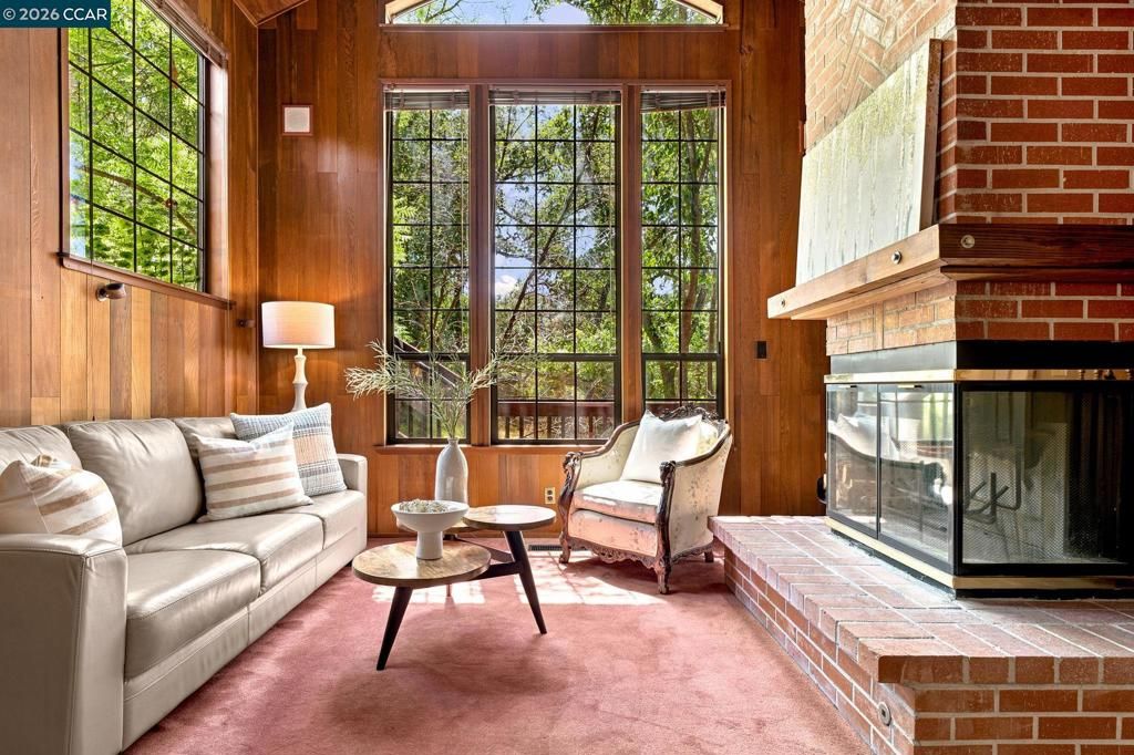 Image 2 of property listing at 890 Holly Hill Dr, Walnut Creek, CA 94596