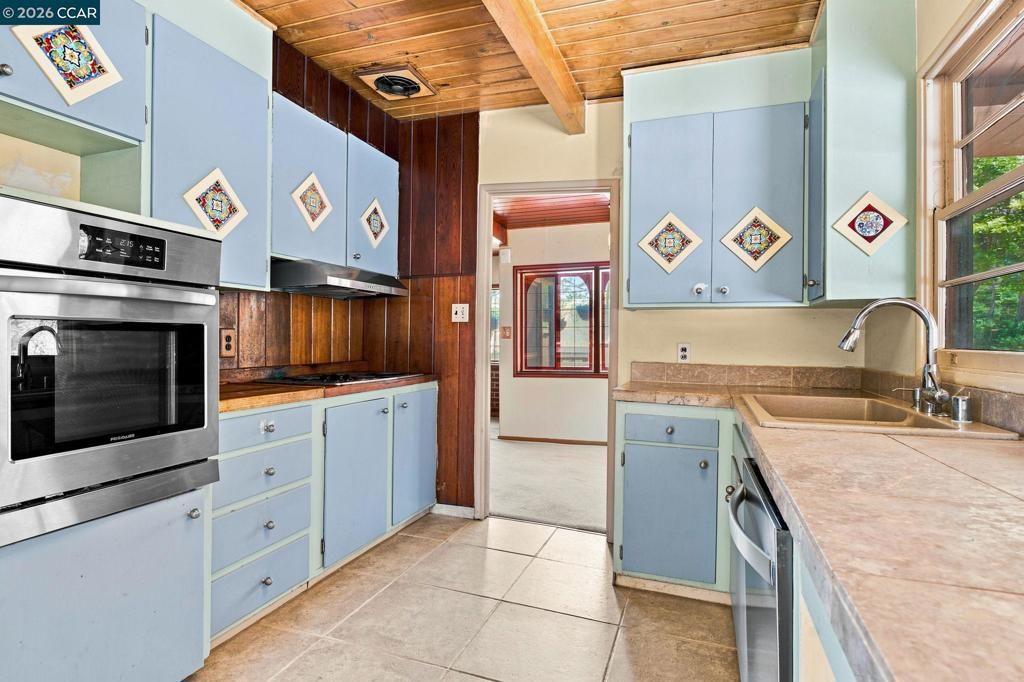 Image 20 of property listing at 890 Holly Hill Dr, Walnut Creek, CA 94596